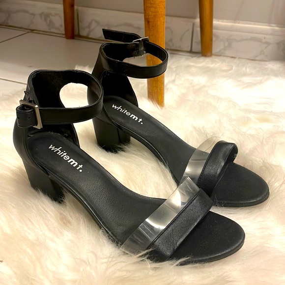 Blacks low-heels - Picture 1 of 3